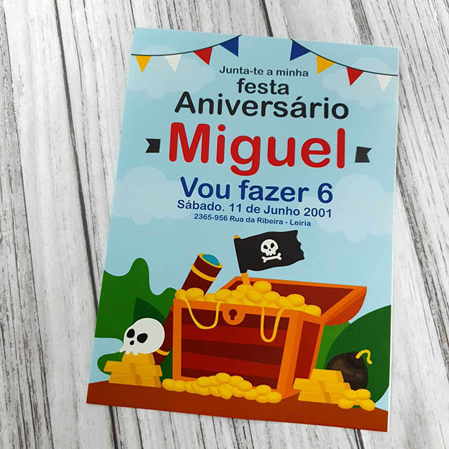 Convite tema piratas festas de aniversário crianças tons azuis e dourados